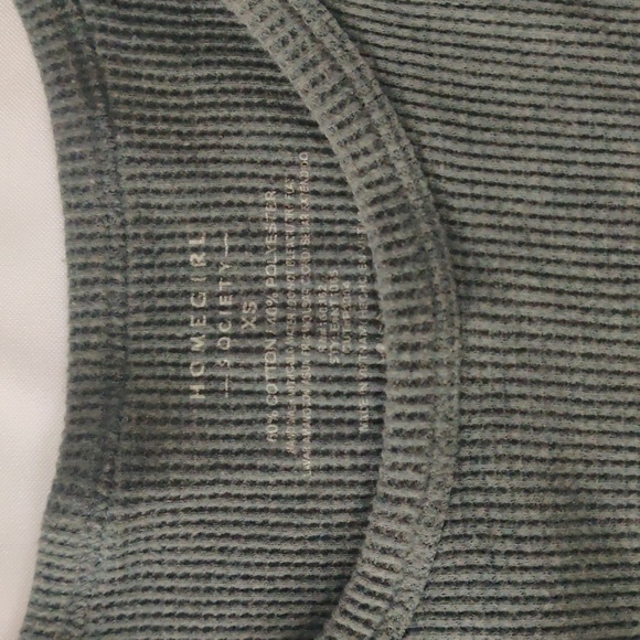 Butterfly Crop Top - Picture 2 of 3